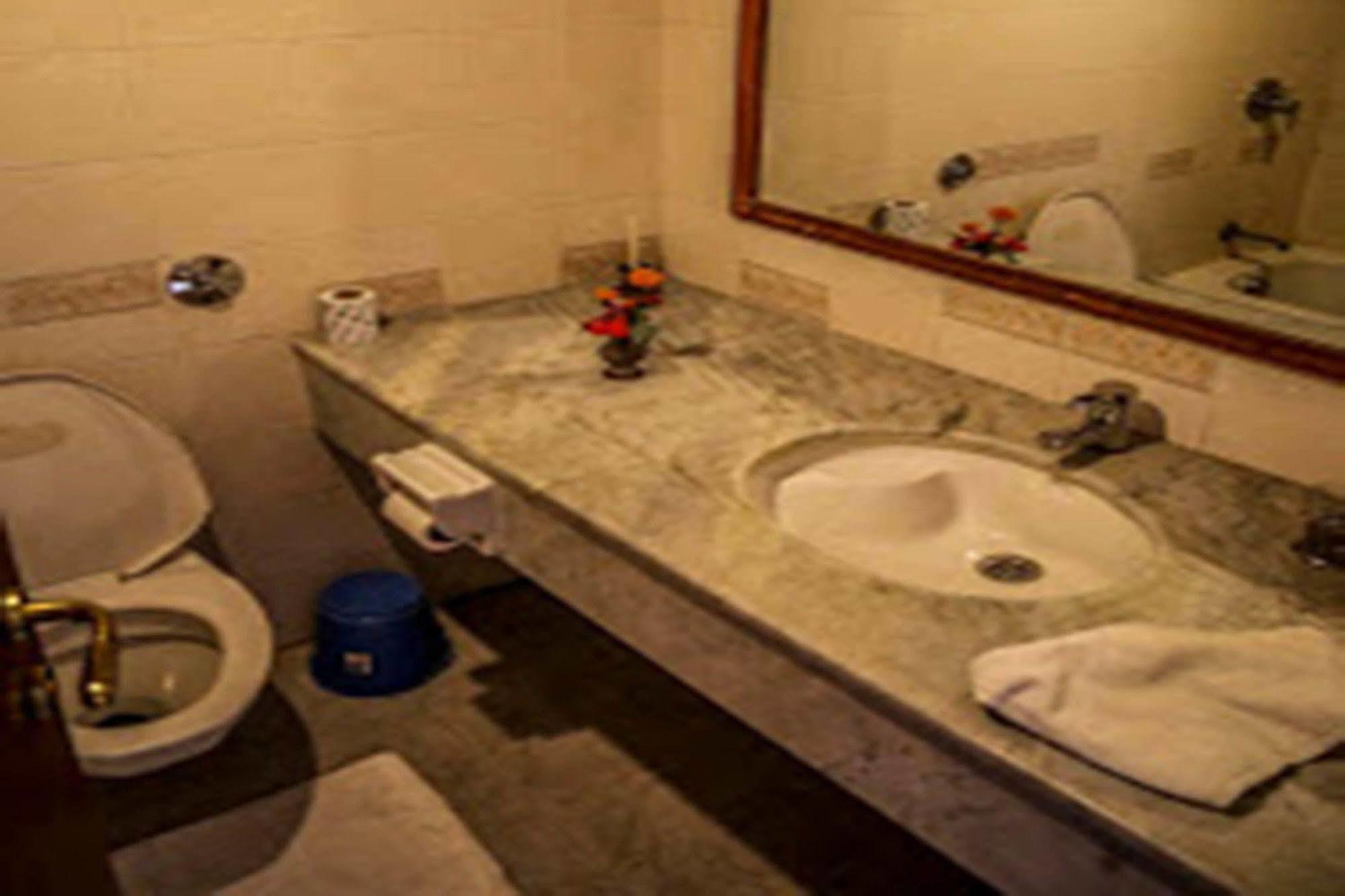 Hotel Lumbini Garden New Crystal Ngoại thất bức ảnh